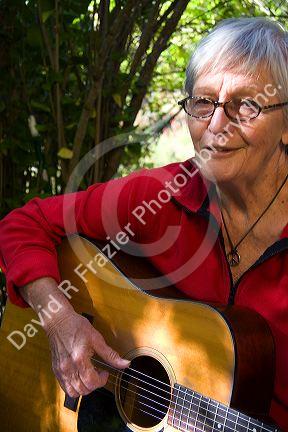 American folk singer-songwriter Rosalie Sorrels playing guitar at her home near Boise, Idaho. MR