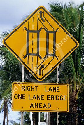 A road sign depicting two bridges ahead in Hawaii.