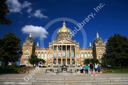 Capitol building with gold dome in Des Moines, Iowa.