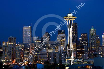 A view of the Space Needle and the city of Seattle, Washington at night.