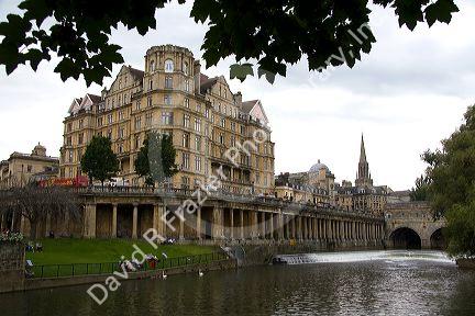 The Pulteney Bridge crossing the River Avon in the city of Bath, Somerset, England.