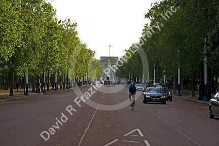 The Mall looking towards Buckingham Palace, London, England.