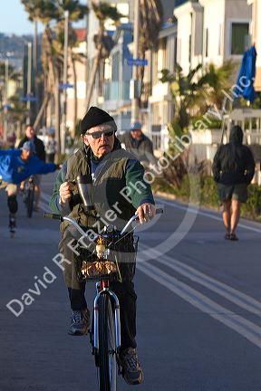Bicyclist at Mission Beach in San Diego, Southern California, USA.