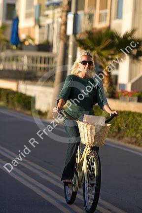 Bicyclist at Mission Beach in San Diego, Southern California, USA.