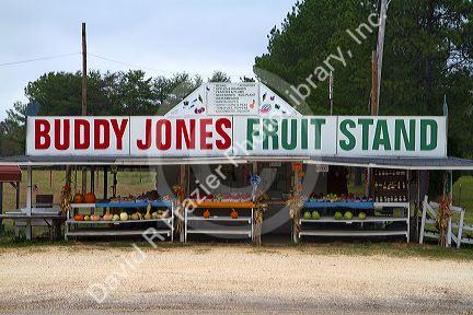 Buddy Jones Fruit Stand along Highway 82 in central Alabama, USA.