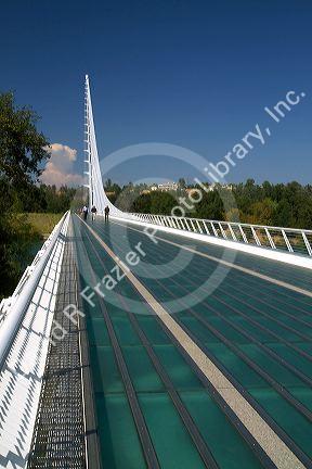 The Sundail Bridge at Turtle Bay spanning the Sacramento River in Redding, California, USA.
