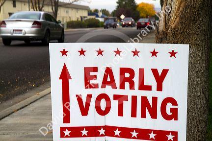 Early voting sign at a polling station in Boise, Idaho, USA.