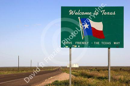 Texas state line bordering New Mexico on U.S. Highway 285.