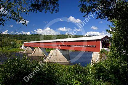Pont Perreault covered bridge crossing the Chaudiere River at Nortre-Dame-Des-Pins south of Quebec City, Quebec, Canada.