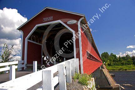Pont Perreault covered bridge crossing the Chaudiere River at Nortre-Dame-Des-Pins south of Quebec City, Quebec, Canada.