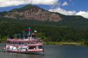 Sternwheeler Columbia Gorge giving a sightseeing cruise on the Columbia River at Cascade Locks, Oregon, USA.